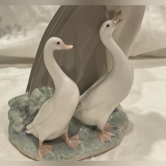 Lladró “Pacing the Ducks” Porcelain Retired Figurine. No Box. - Picture 3 of 12